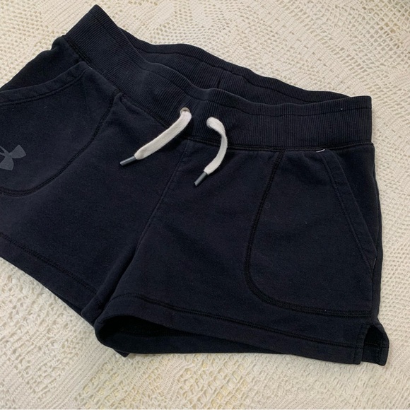 Women’s Black Under Armour White Drawstring Athletic Front Pocket Sweat Shorts - Picture 2 of 6